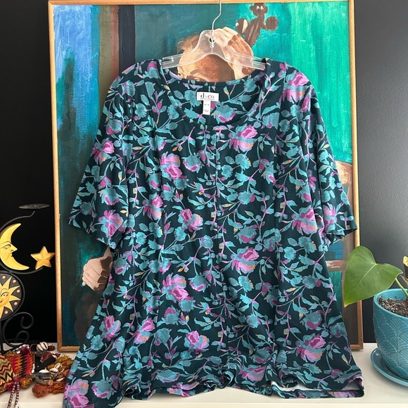 D&Co Teal and Purple Floral Top XL - Picture 5 of 16